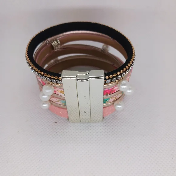 Magnetic cuff bracelet - Picture 2 of 3